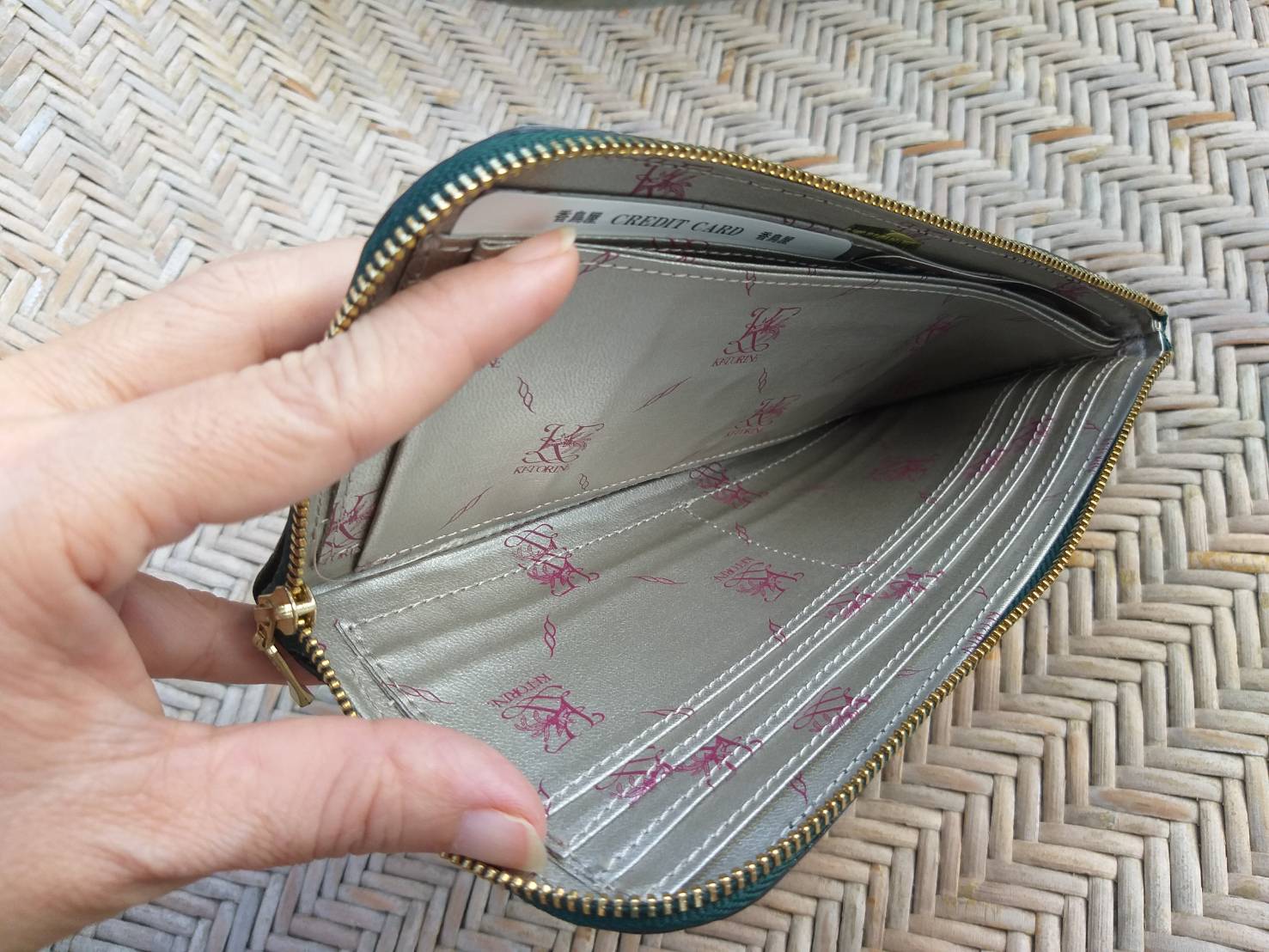 กระเป๋าสตางค์ KATORINE หนังแก้ว สวยมาก (ของใหม่)