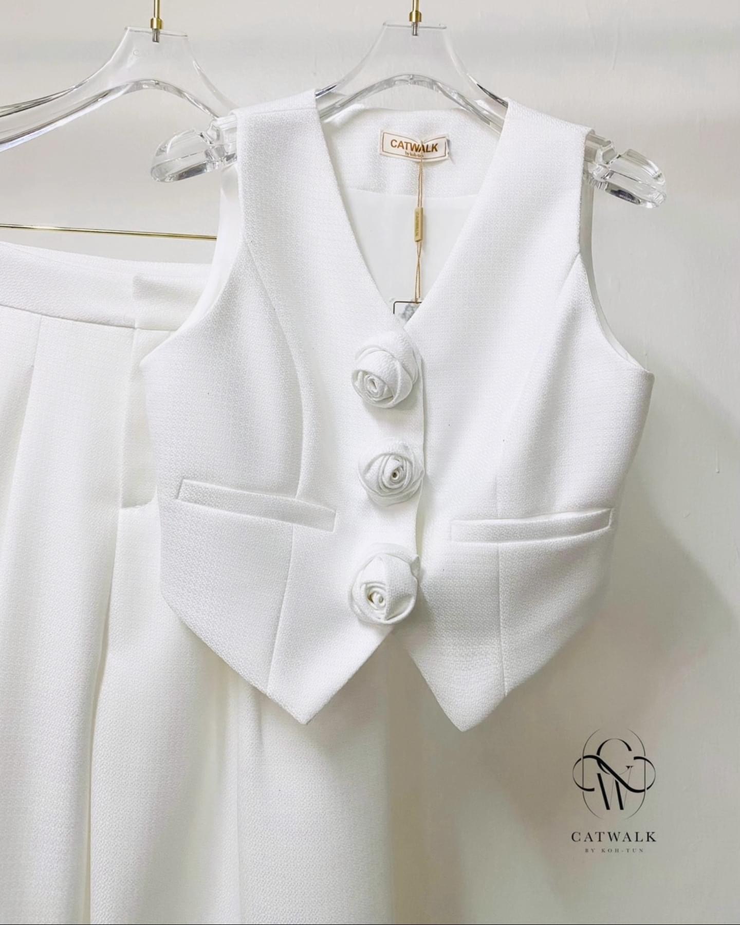 เซตเสื้อ Vestแต่งดอกไม้ +กางเกงทรงสวย เนื้อผ้าทอ ลายเกรดเอ ใส่สบาย : สินค้าคุณภาพ (พร้อมส่ง)