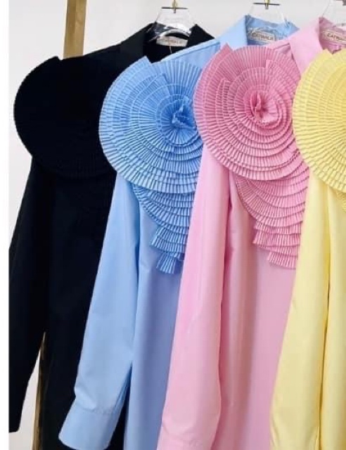 เดรสเชิ้ตแต่งดอกไม้อัดพลีท เนื้อผ้าเกรดเอ สินค้าคุณภาพ (พร้อมส่ง)