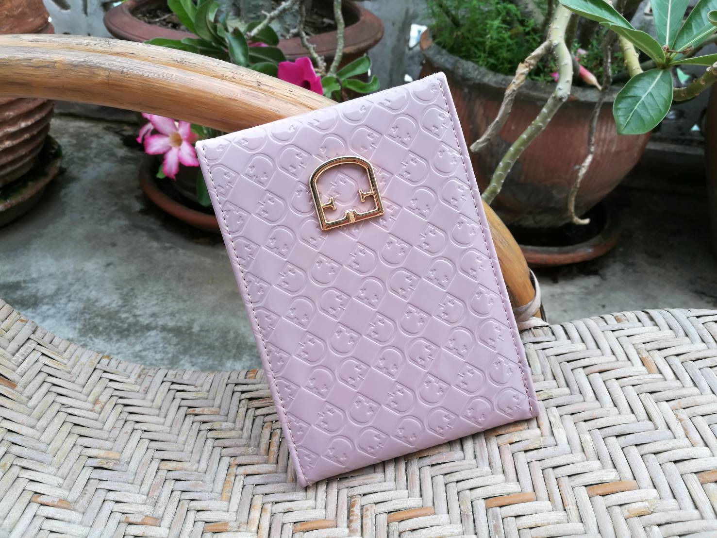 กระจกพกพา FURLA ตั้งได้ พร้อมกระเป๋า (ของใหม่)