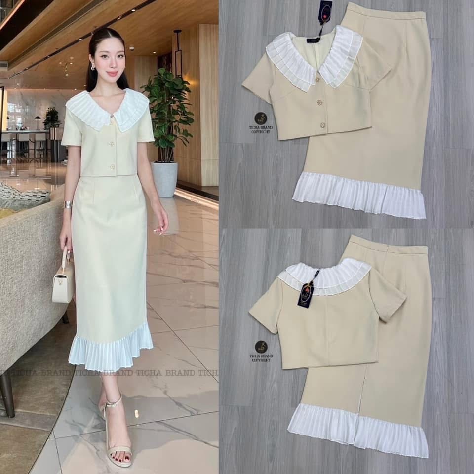 Set 2 ชิ้น สีครีมเสื้อตัวสั้นแขนสั้นคอแต่งปกใหญ่ผ้าอัดพรีทสีขาวซ้อน 2 ชั้น มีกระดุมหน้าใช้งานได้จริง ( ไม่เสริมฟองน้ำ ไม่มีซิป ) มาพร้อมกับกระโปรงยาวทรงตรง ดีไซน์ผ่าหลัง มีซิปด้านหลัง ใส่สบาย : สินค้าคุณภาพ (พร้อมส่ง)