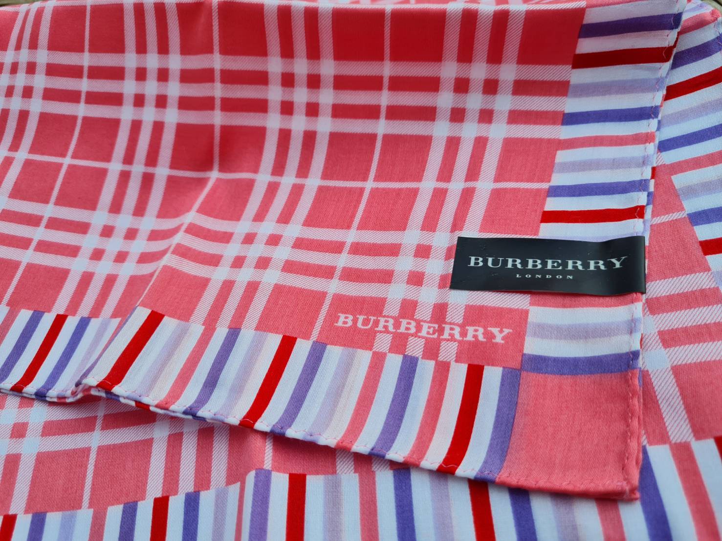 ผ้าเช็ดหน้า BURBERRY ผ้านุ่มมากกกกก ผืนใหญ่