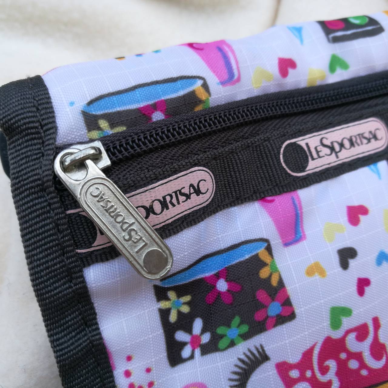 กระเป๋าสตางค์ห้อยคอได้ LESPORTSAC /ของใหม่/