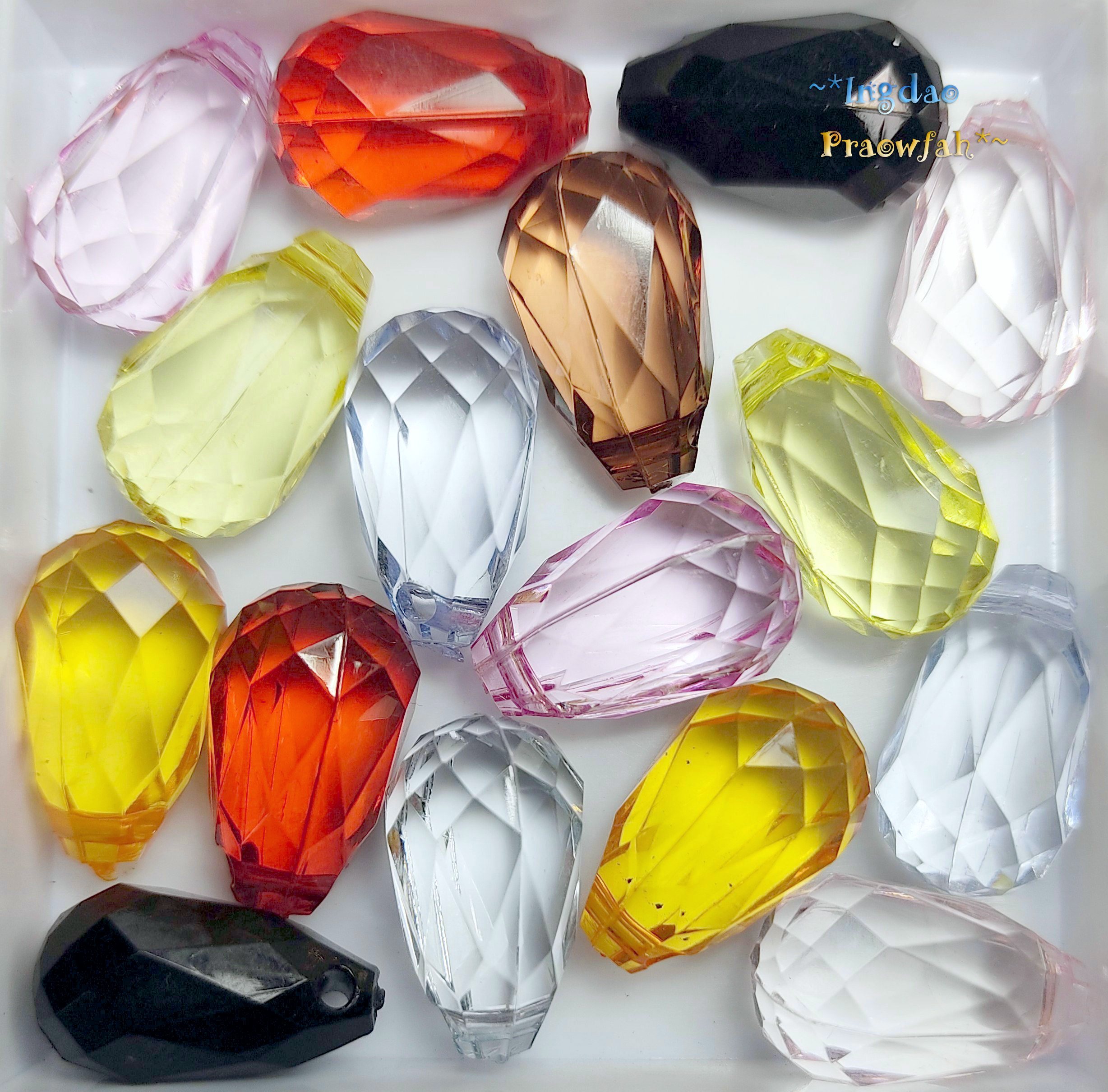 3804mt จี้ทรงหยดน้ำ ขนาด ยาว 18 มิล. x กว้าง 10 มิล. คละสี (10 กรัม / 9 ชิ้น)