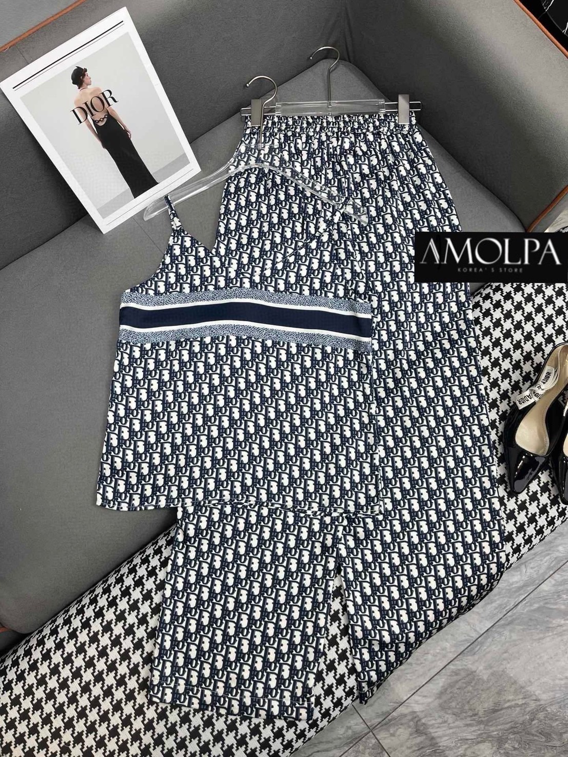 SET CD งานสวย. เกรดขั้นเทพ ตัวเสื้อเป็นสายเดี่ยว งานสวยเทพ มาให้ช๊อป พร้อมกางเกงทรงปล่อย สินค้าคุณภาพ (พร้อมส่ง)