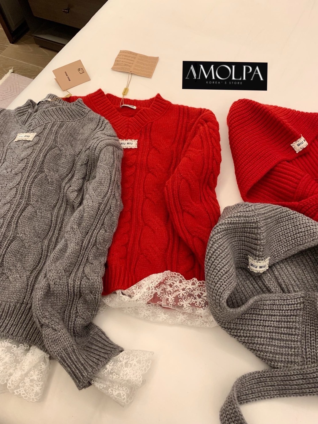 SWEATER MIU MIU +HOOD KNIT SS24 งาน 1 : 1 งานสวยสุดปัง. . ใส่สบาย : สินค้าคุณภาพ (พร้อมส่ง)