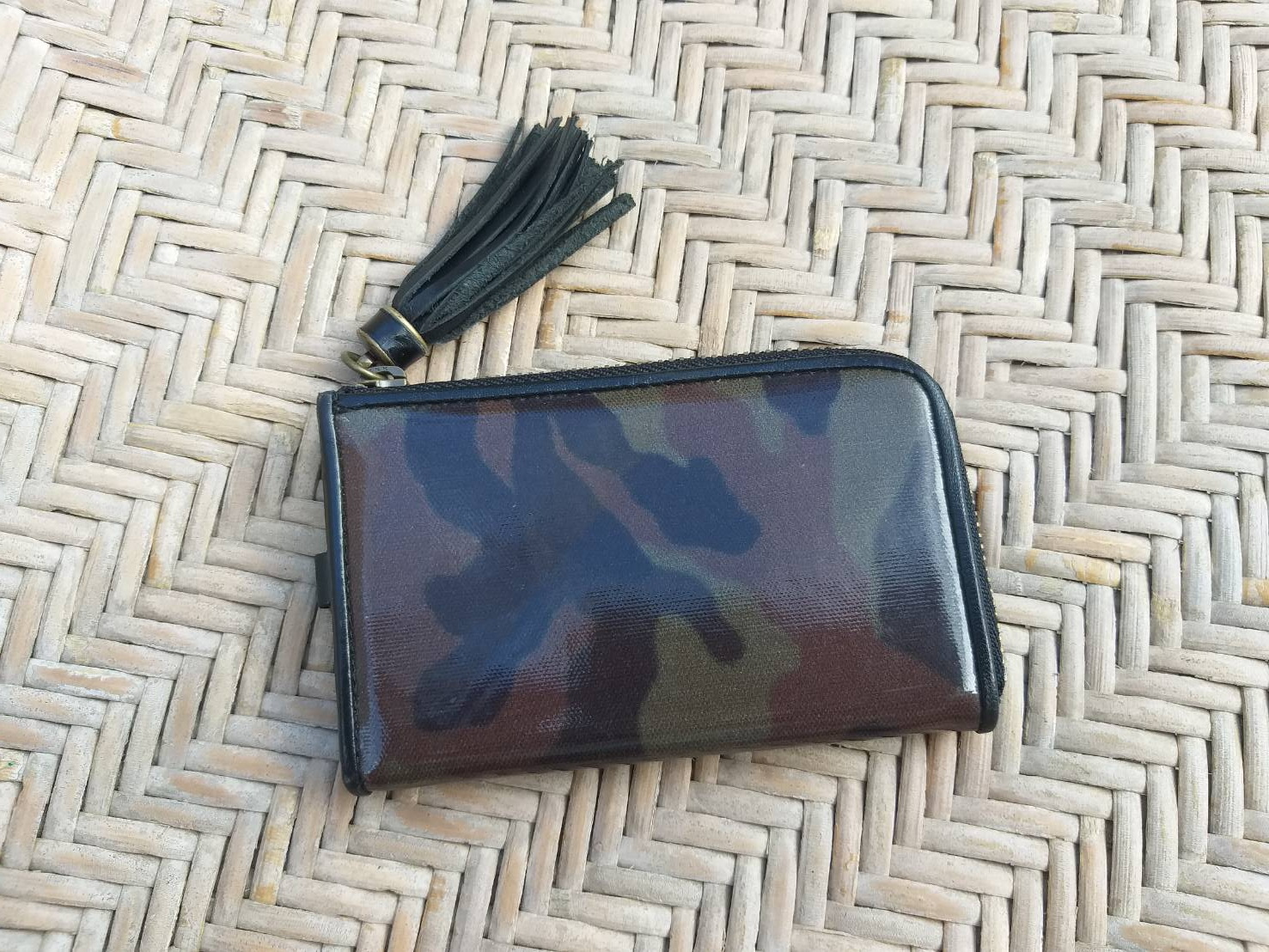 กระเป๋าใส่บัตรลายพราง สวยน่าใช้มาก (ของใหม่)