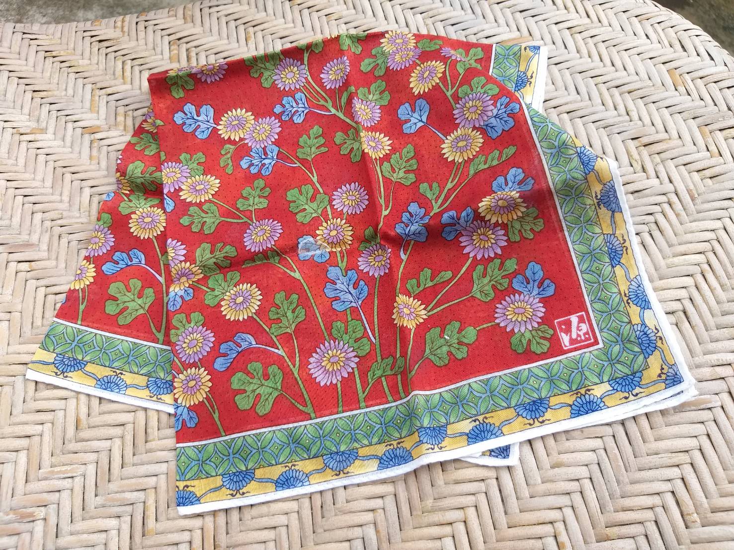 ผ้าเช็ดหน้าลายดอกไม้ ผ้านุ่ม สีสวยยยย