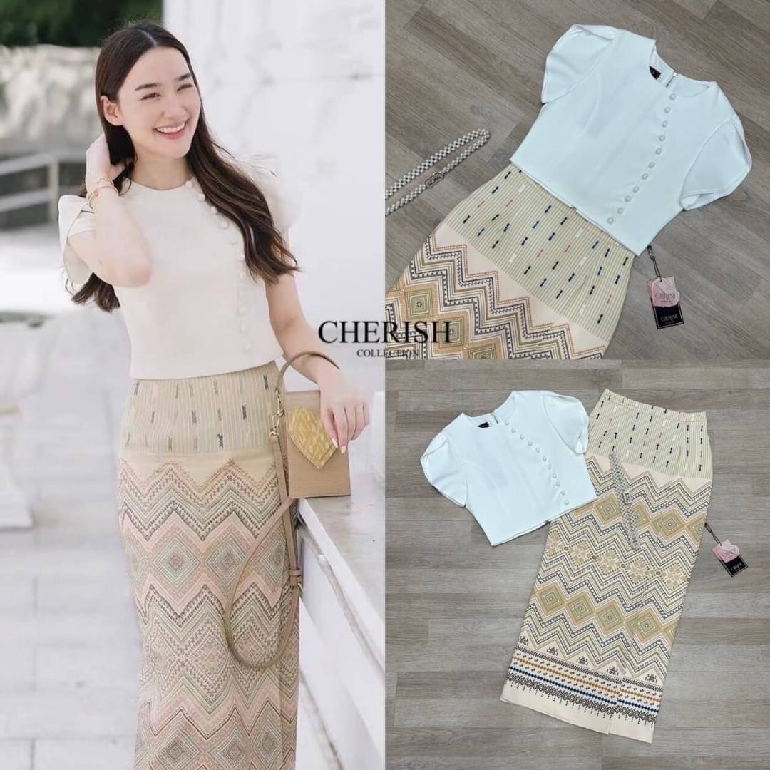 ชุดไทย set 2 ชิ้น เสื้อคอกลม ซิปหลัง แต่งกระดุมเรียง เสื้อแขนทรงป้ายเสริมซับในอย่างดี ใส่คู่ผ้าถุงสำเร็จเนื้อผ้าใส่สบาย สินค้าคุณภาพ (พร้อมส่ง)