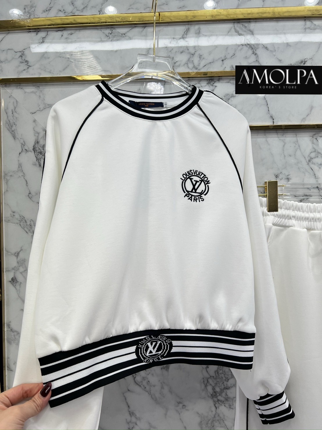 SET LV งาน hiend เสื้อ+กางเกง งานผ้าแน่น มีคุณภาพมากๆ สามารถใส่แยกกันได้ ใส่สบาย : สินค้าคุณภาพ (พร้อมส่ง)