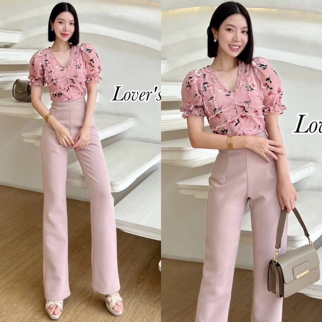 เซ็ท2ชิ้น ชุดเซ็ทเสื้อคร็อปทรงแขนตุ๊กตา เนื้อผ้าลายดอกไม้กำมะหยี่ เอวไม่ลอย มาพร้อมกางเกงเอวสูง สินค้าคุณภาพ (พร้อมส่ง)