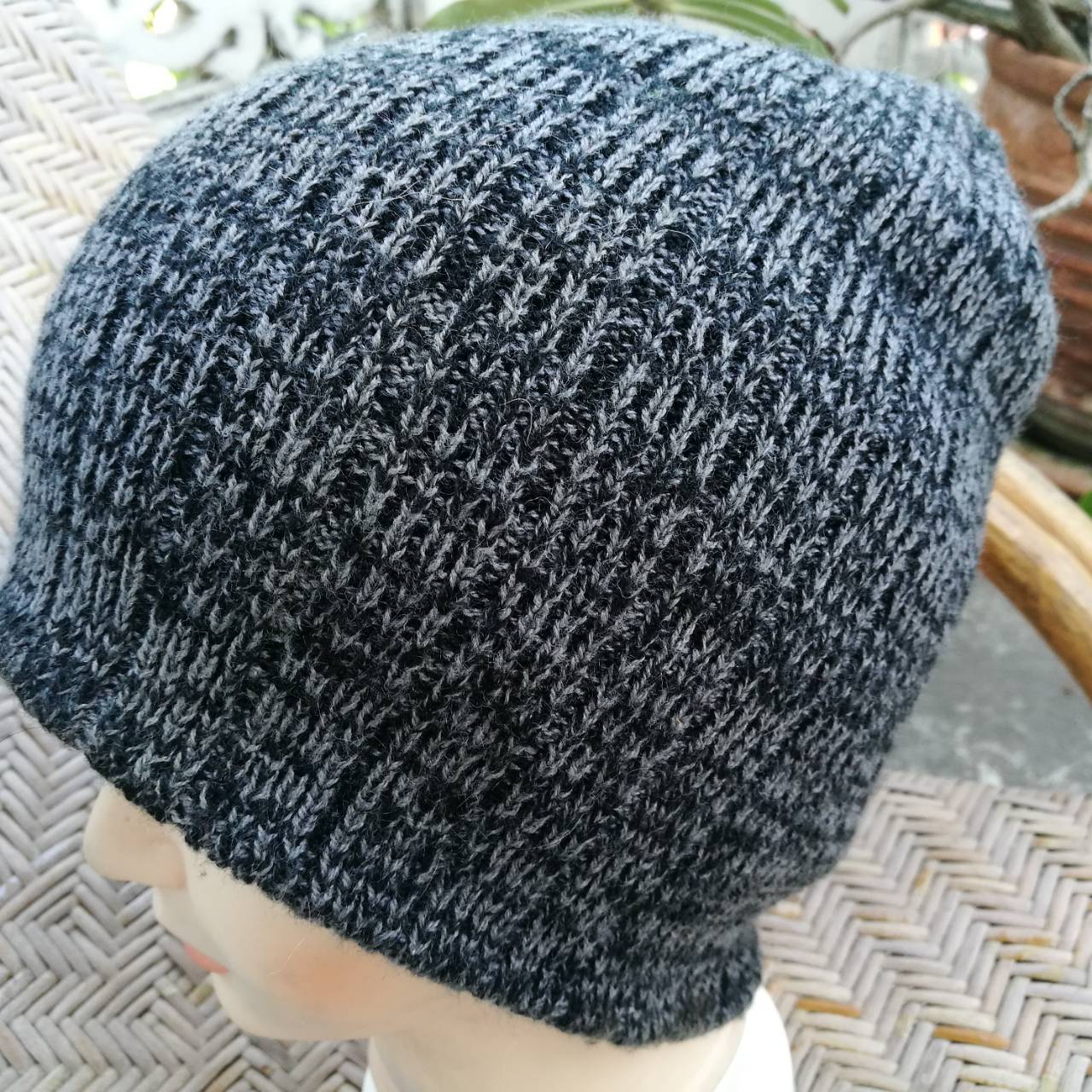 หมวกไหมพรม 2 ชั้น สีสลับดำเทา สวยค่ะ