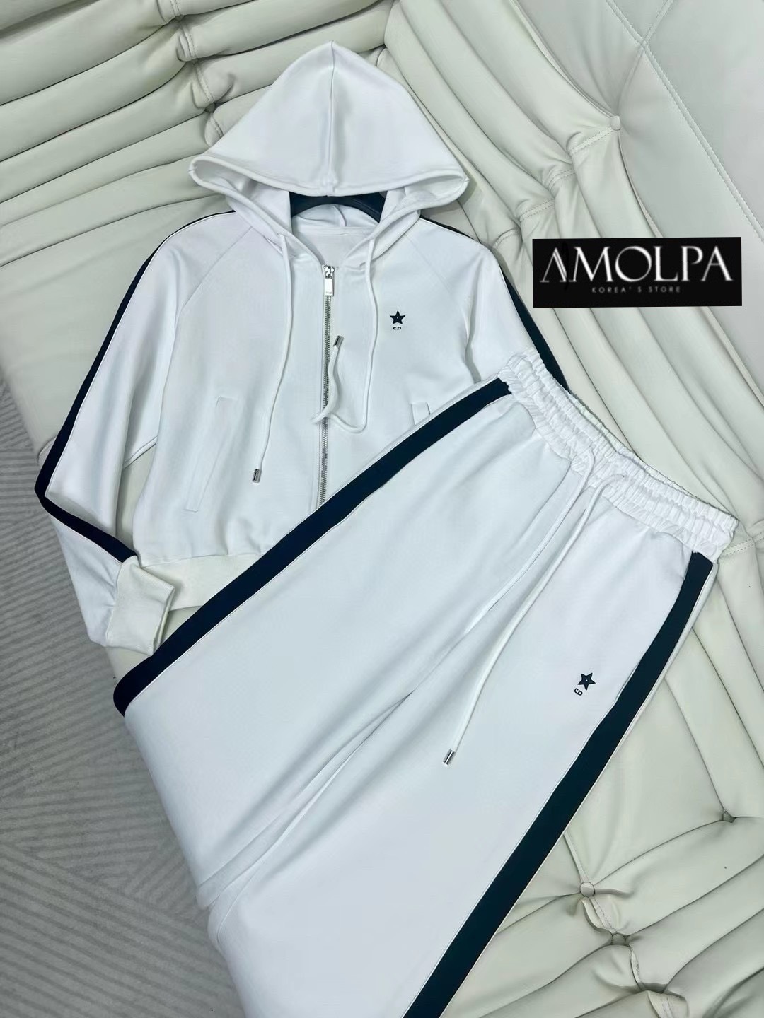 SET JACKET CD งาน hiend เนื้อผ้าดีม๊าก รุ่นนี้คืองานพิเศษ !! Luxury Premium Set สวยหรูดูแพง ชนช๊อป สวยจี๊ด. ผ้าใส่สบายมาก ห้ามพลาดเลยนะคะ ใส่สบายสุดๆ ใส่สบาย : สินค้าคุณภาพ (พร้อมส่ง)