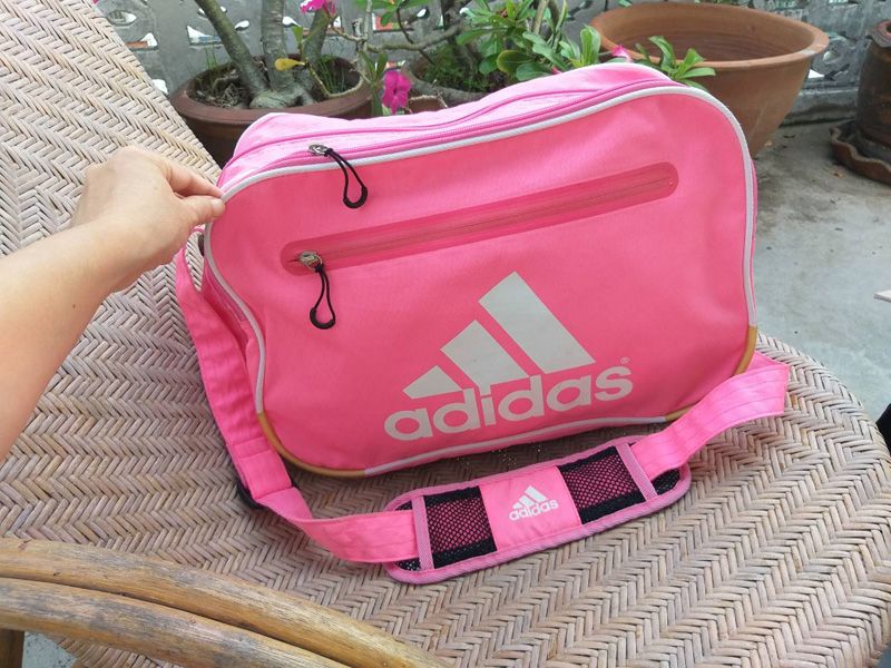 กระเป๋า adidas แท้ ใบใหญ่