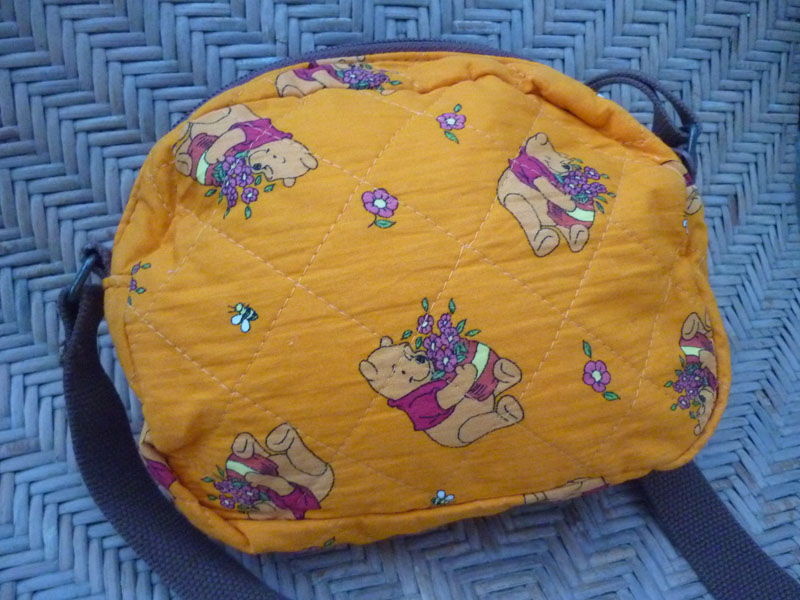 กระเป๋า Pooh ลิขสิทธิ์แท้จากญี่ปุ่น ใบน้อยๆ น่ารักมาก