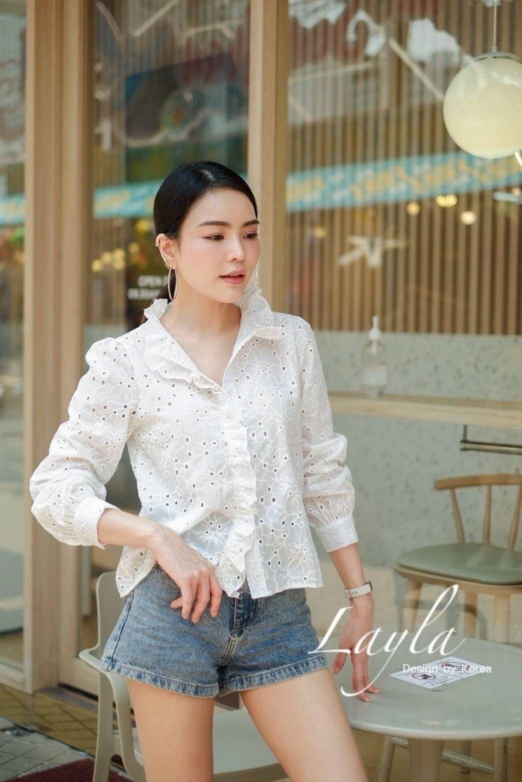 เสื้อปักฉลุลายดอกไม้ แบรนด์ sezane แบรนด์ที่กำลังมาแรงจากParis ทรงเชิ้ตคอระบายต่อยาวถึงแถบกระดุม ใส่สบาย : สินค้าคุณภาพ (พร้อมส่ง)