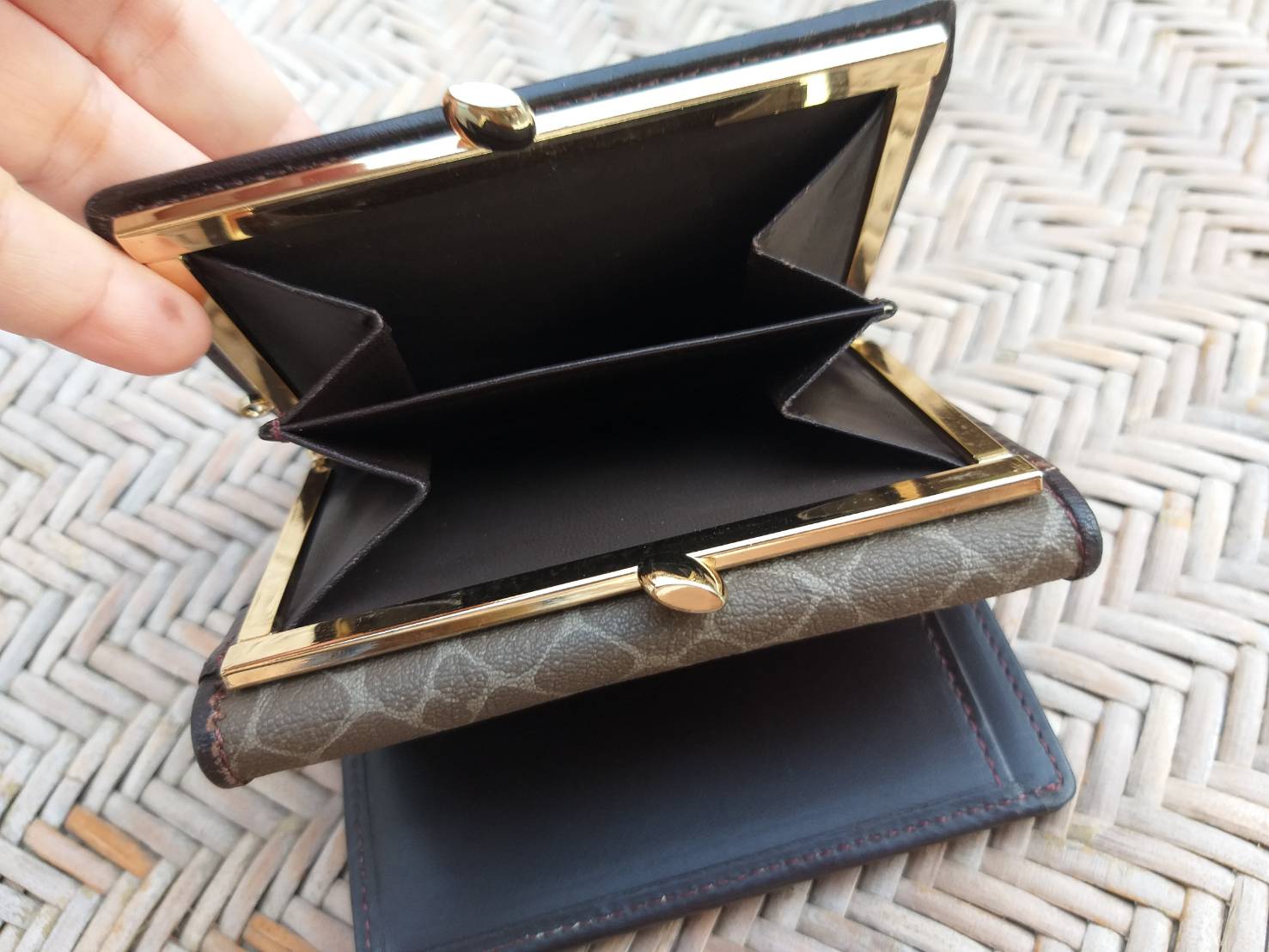 กระเป๋าสตางค์หนังแท้ NINA RICCI สวยมาก