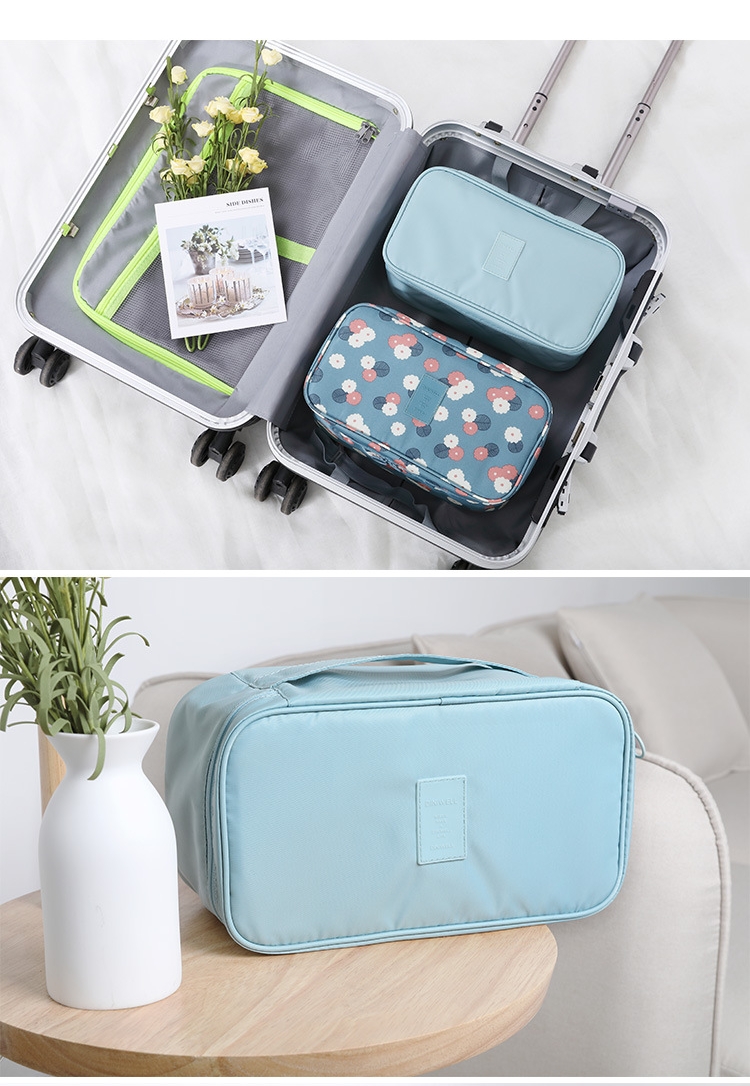 กระเป๋าใส่ชุดชั้นใน กางเกงชั้นใน มีกระเป๋าแยกเก็บ ผลิตจากโพลีเอสเตอร์กันน้ำ มีให้เลือก 9 ลาย