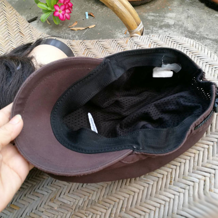 หมวกติงลี่ หมวกแฟล็ตแค็ป สีน้ำตาลไหม้ สวยค่ะ