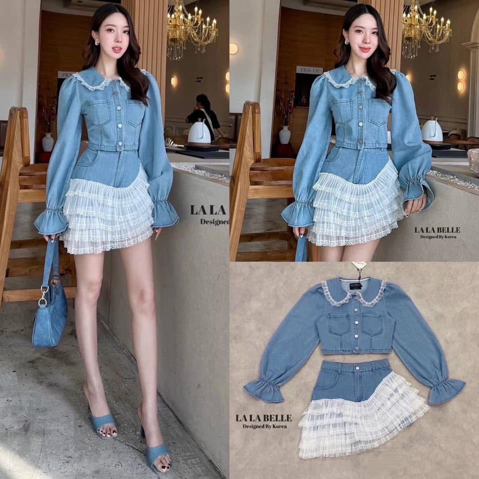 เซตยีนส์ฟอก2ชิ้น เสื้อยีนส์คอปกบัวแต่งระบายจับจับกระดุมหน้าแต่งกระเป๋าแขนยาวปลายแขนจั้มใส่คู่กระโปรงยีนส์เย็บระบาย5ชั้นด้านในเป็นกางเกง ใส่สบาย : สินค้าคุณภาพ (พร้อมส่ง)