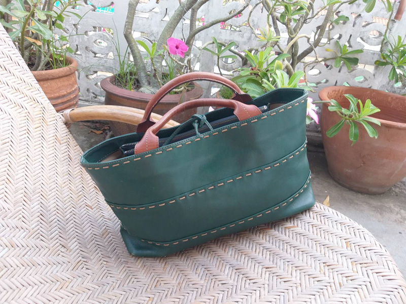 กระเป๋าหิ้วหนังแท้ น่ารักค่ะใบนี้