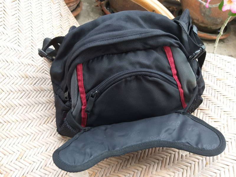 กระเป๋าคาดเอว asics (ของใหม่)