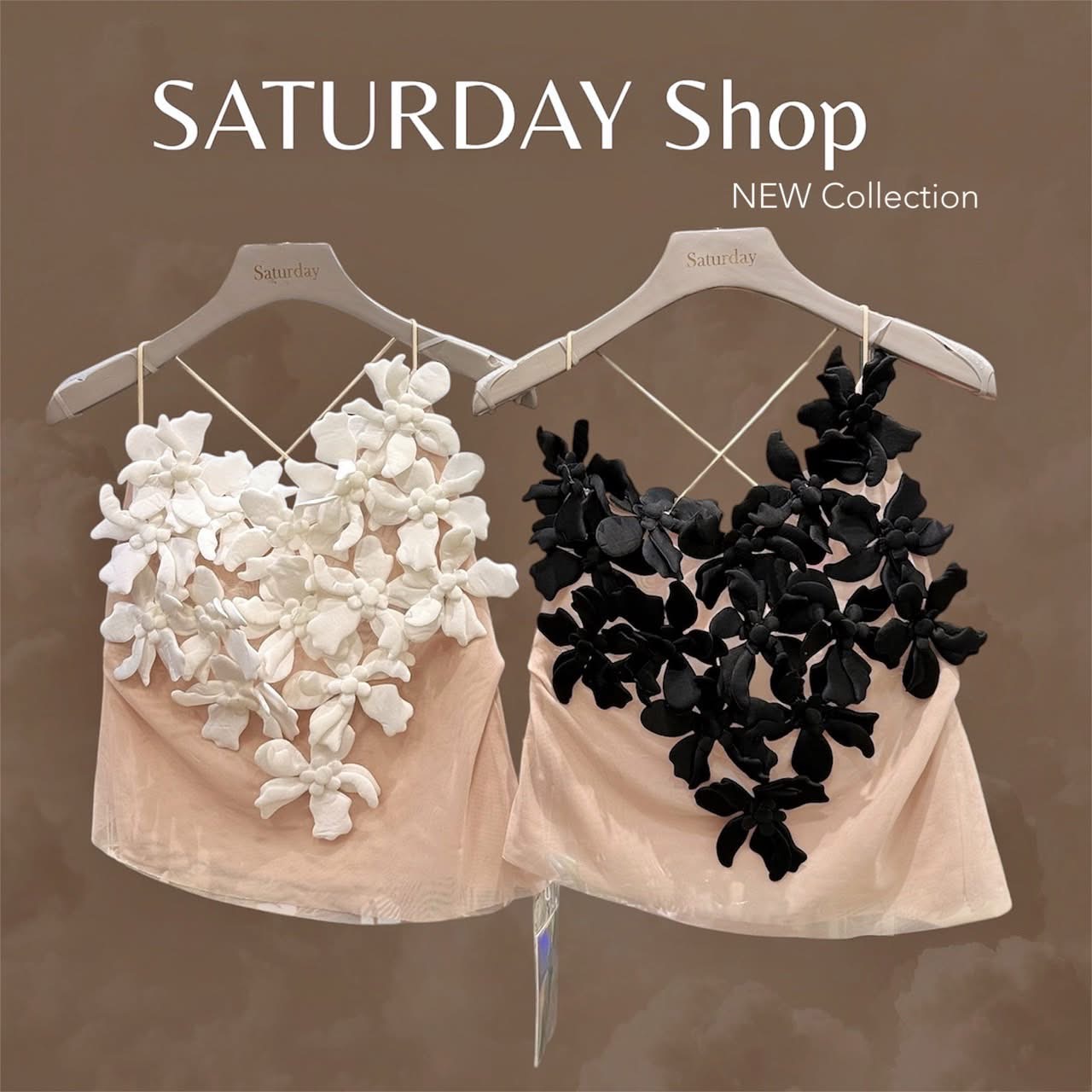 เสื้อสุดจึ้ง ทรงสายเดี่ยว ตัวสายยืดหยุ่นได้ค่า ตัวเสื้อ เป็นผ้าซีทรูสีเนื้อสองชั้น ไม่บางมากค่ะ detail แต่งดอกไม้นูนสุดจึ้งดอกแน่นมาก ด้านหลังมียางยืดกระชับช่วงตัว ใส่สบาย : สินค้าคุณภาพ (พร้อมส่ง)