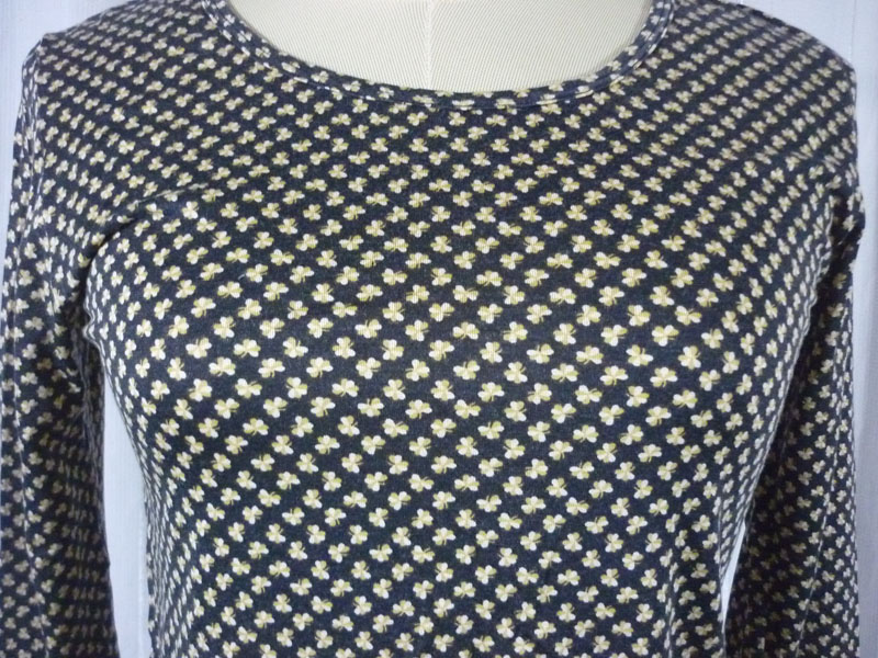 เสื้อฮีทเทคหญิง ลายผีเสื้อ Uniqlo heattech Sz M