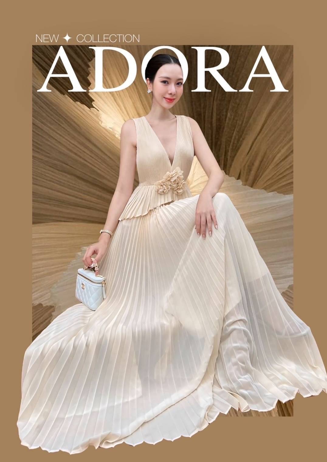 แม๊คซี่เดรสดีไซน์คอวี ตกแต่งอะไหล่ดอกไม้ผ้าด้านหน้า ตัวเดรสใช้เนื้อผ้าชิฟฟอนเกรดพรีเมี่ยมทั้งตัว อัดพลีททั้งตัว ดีไซน์กระโปรงยาว ใส่สบาย : สินค้าคุณภาพ (พร้อมส่ง)