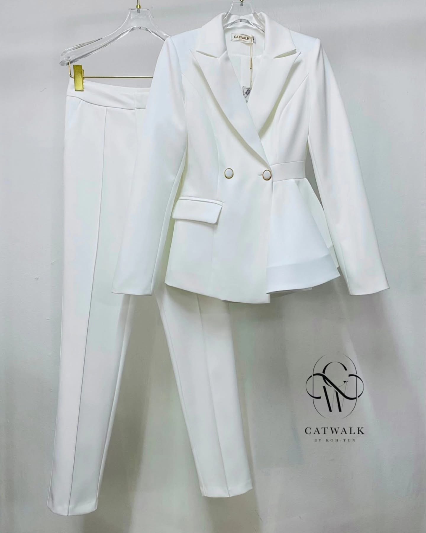 เซตBLAZER แต่งระบายข้าง มาพร้อมกางเกงขายาวทรงกระบอกเล็ก เนื้อผ้าเกรดเอ สวยเว่อร์ ใส่สบาย : สินค้าคุณภาพ (พร้อมส่ง)
