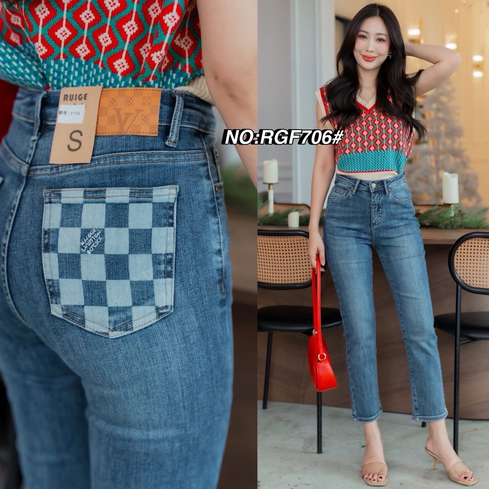 กางเกงยีนส์ขากระบอกเล็ก 8ส่วน สีสวยมาา ทรงเรียบๆ ดีเทลปั๊มโลโก้ตรงกระเป๋าข้างหลัง งานผ้านิ่มมาก ใส่สบายสุดๆ ผ้ายีนส์ยืดหยุ่นได้เยอะค่ะ ใส่ทรงสวยทุกส่วน ใส่สบาย : สินค้าคุณภาพ (พร้อมส่ง)