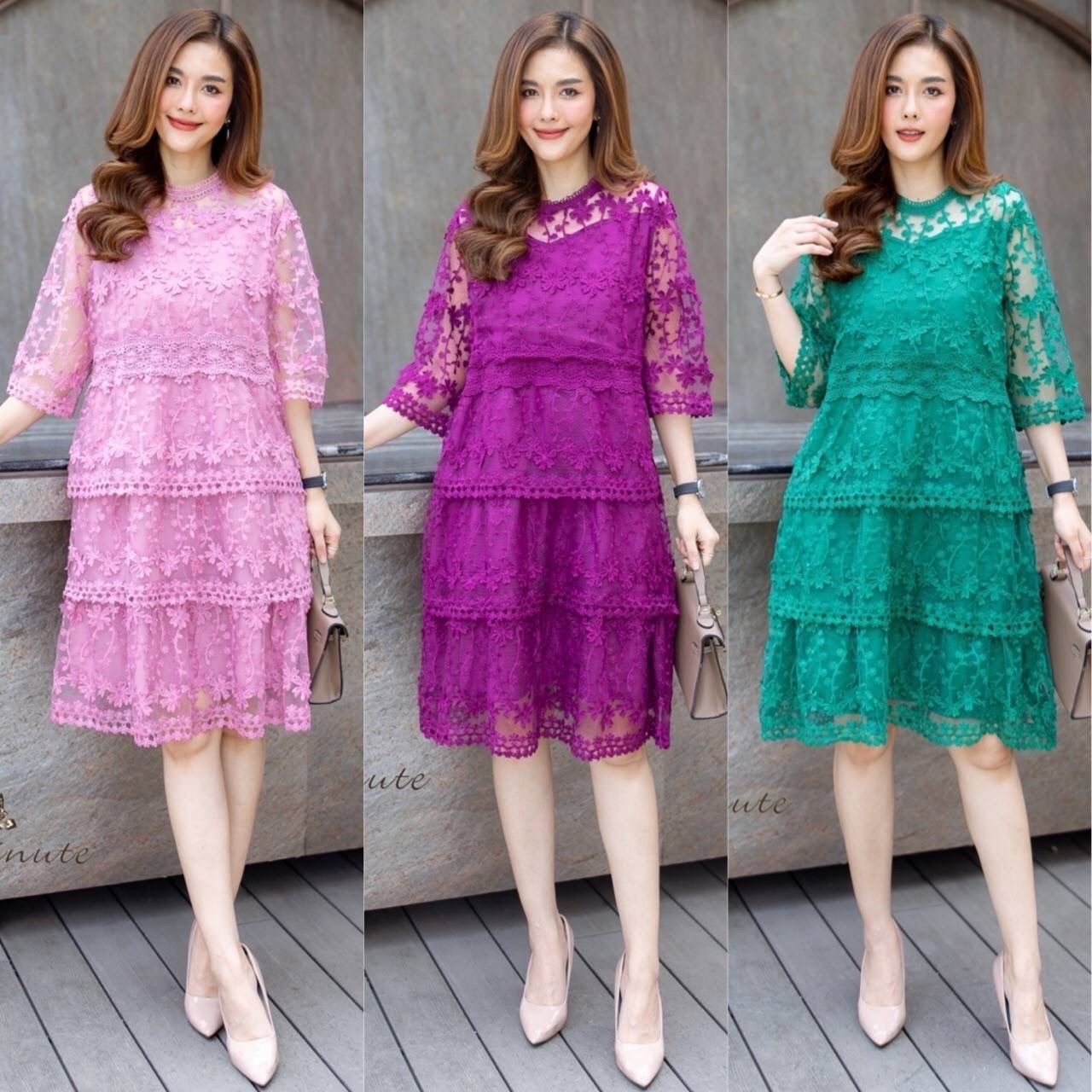 เดรสลูกไม้ออแกนซ่าเกรดพรีเมี่ยม ลายลูกไม้ เลือกใช้ลายสวยมากค่ะ ดีเทลทำระบายเป็นชั้นๆ เก๋มากค่ะ เดรสมีซับในอย่างดีทั้งตัว : สินค้าคุณภาพ (พร้อมส่ง)