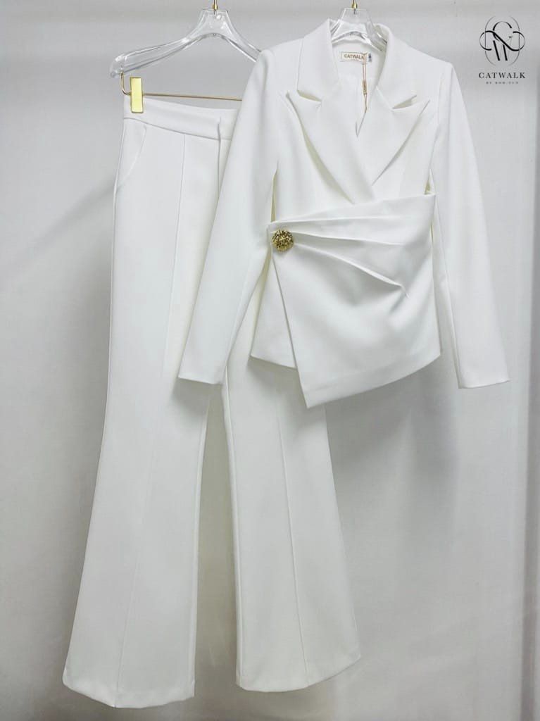 เซตสูทป้ายหน้า +กางเกงทรงขาม้า เนื้อผ้าเกรดเอ ผ้าสวยใส่สบาย ตัวสูทเป็นทรงเข้ารูป ใส่สบาย สินค้าคุณภาพ (พร้อมส่ง)