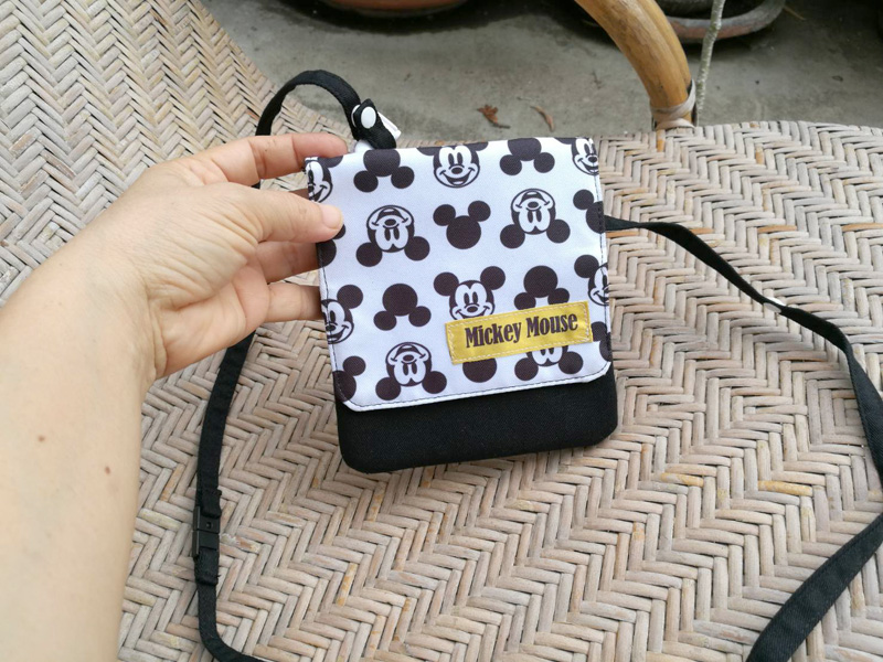 กระเป๋าสะพายใส่เงินใบน้อย MickeyMouse ลิขสิทธิ์แท้ Disney