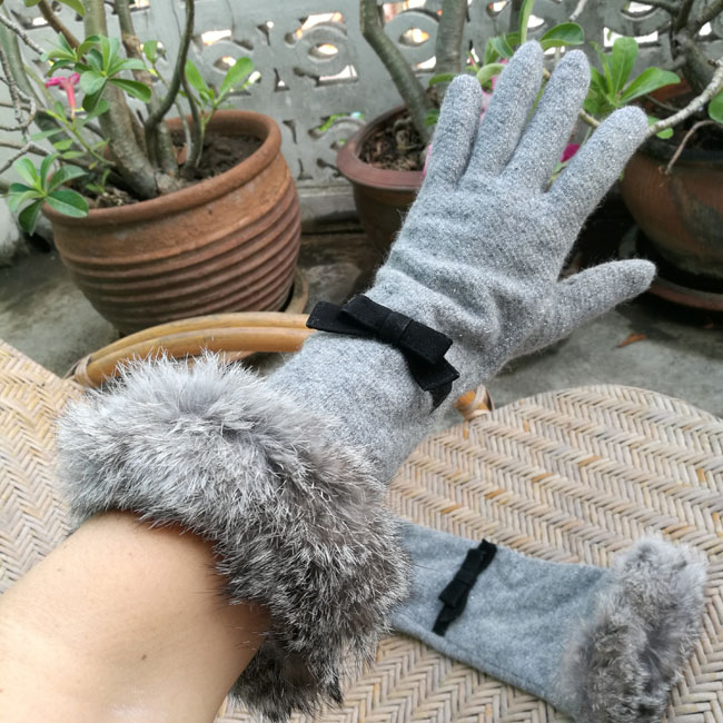 ถุงมือยาว ผ้ายืดหนาเนื้อกลิตเตอร์ เฟอร์กระต่ายแท้ สวยอุ่น