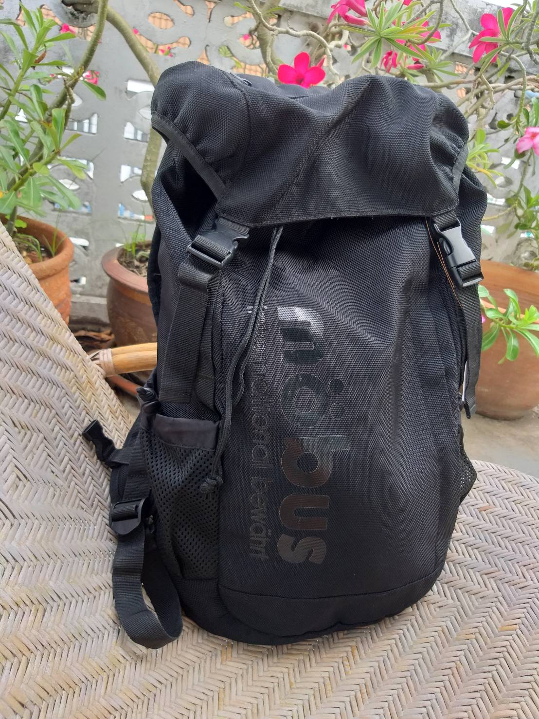 กระเป๋าเป้ mobus มีช่องใส่โน๊ตบุ๊ค ใบใหญ่ค่ะ