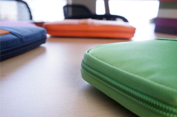 กระเป๋าใส่พาสปอร์ต กระเป๋าใส่หนังสือเดินทาง ใส่เอกสารสำคัญ ช่องเยอะ มีสายคล้องมือ พกพาสะดวก ผลิตจากไนล่อนกันน้ำ คุณภาพดี