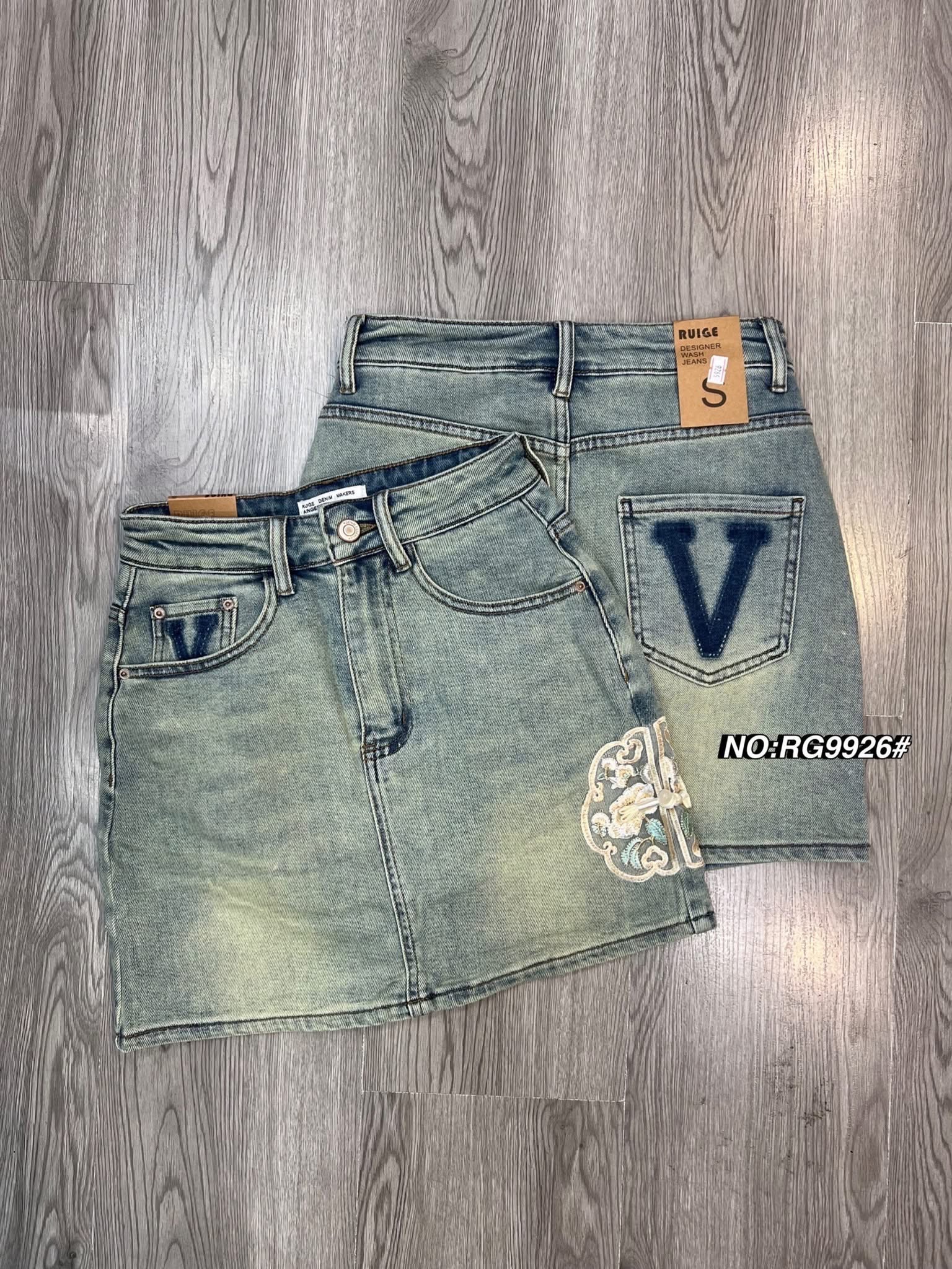 กระโปรงกางเกงสุดฮิต!!! ยีนส์ดีไซส์น่ารัก (ผ้ายืด) โลโก้สวยมาก ด้านในมีซับในกางเกง ใส่สบาย : สินค้าคุณภาพ (พร้อมส่ง)