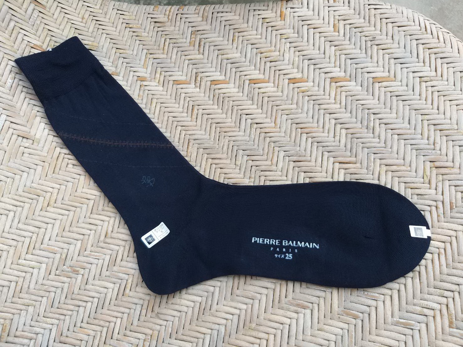 ถุงเท้าชาย Pierre Balmain มี 2 แบบ