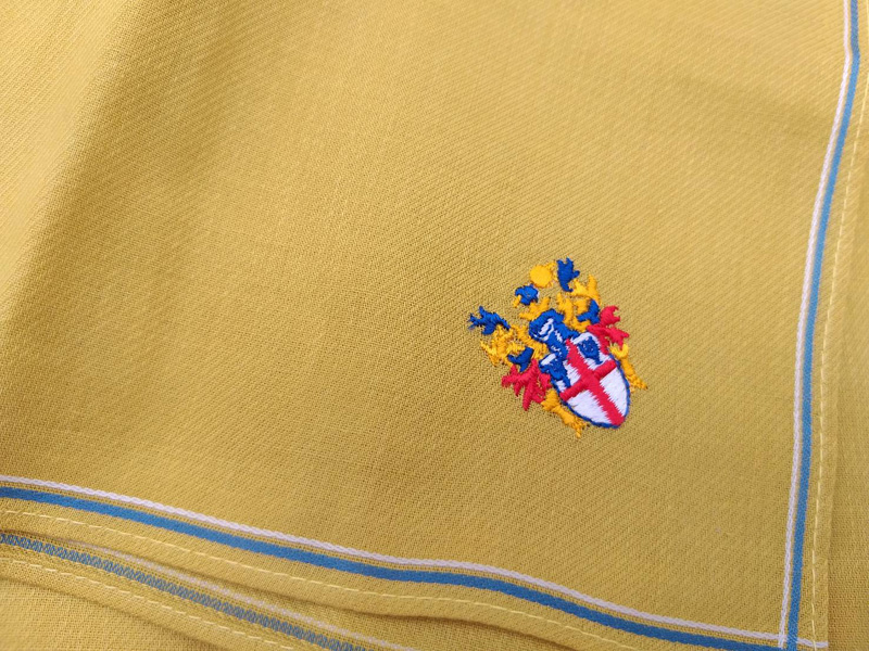 ผ้าเช็ดหน้าสีสวย เรียบๆ เลยผืนนี้