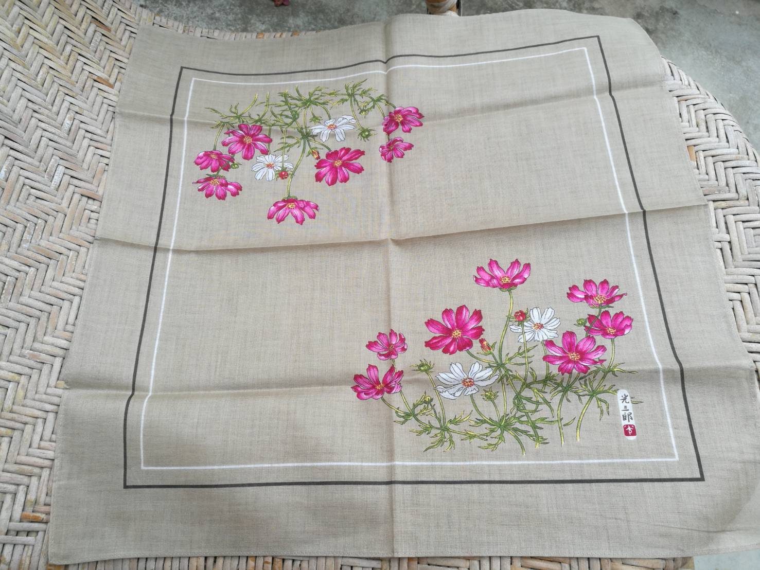 ผ้าเช็ดหน้าลายดอกไม้ สีสวยคลาสสิคมาก