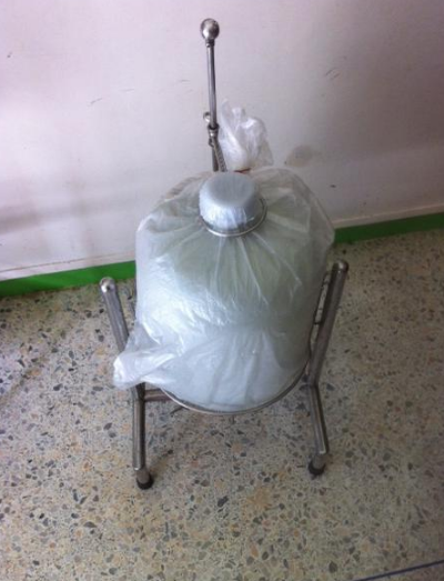 ที่โยกถังน้ำ 20 ลิตรใช้ได้ทั้งถังแบบใสและแบบขุ่น ชิ้นงานทำด้วยสแตนเลส