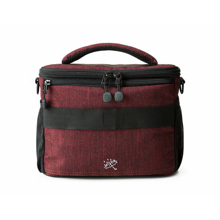 กระเป๋าใส่กล้องถ่ายรูป SLR/DSLR ขนาดกะทัดรัด พร้อมผ้าคลุมกันฝนหรือสิ่งสกปรก (สี Heather Red) (BAGSMART Compact Camera Shoulder Bag for SLR/DSLR with Waterproof Rain Cover)