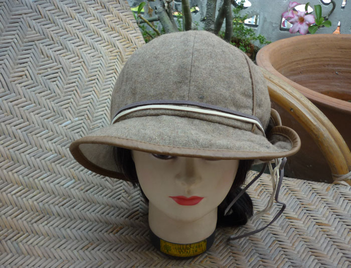 หมวกปีกกว้างพับข้างสุดเก๋ สวยมาก