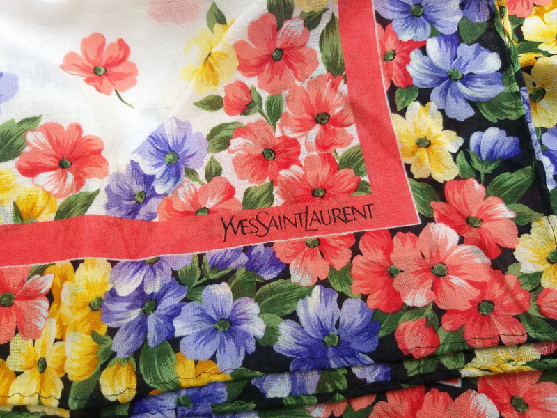 ผ้าเช็ดหน้าแบรนด์เนม Yves Saint Laurent