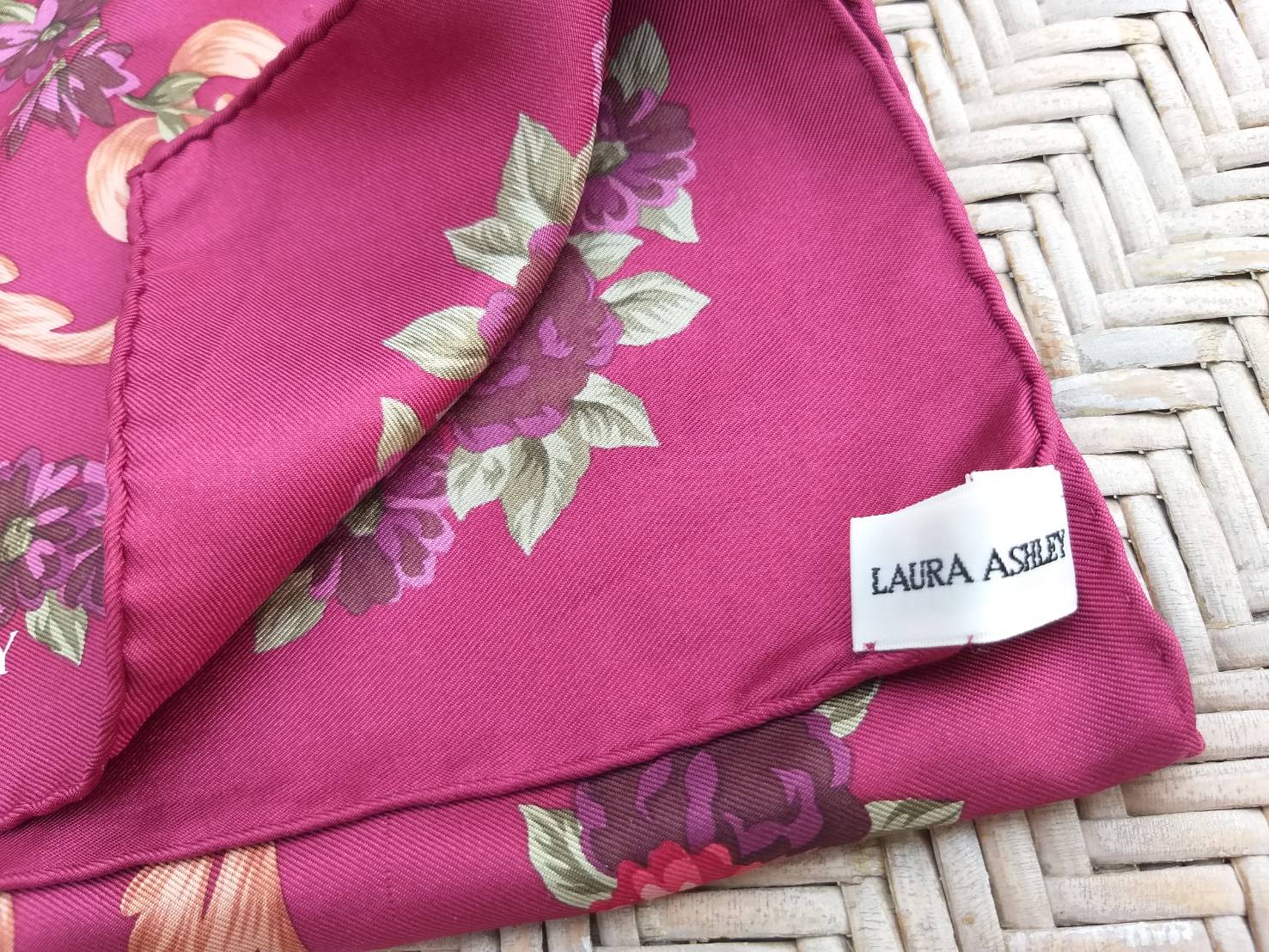 ผ้าคลุมไหล่ 100% Silk LAURA ASHLEY