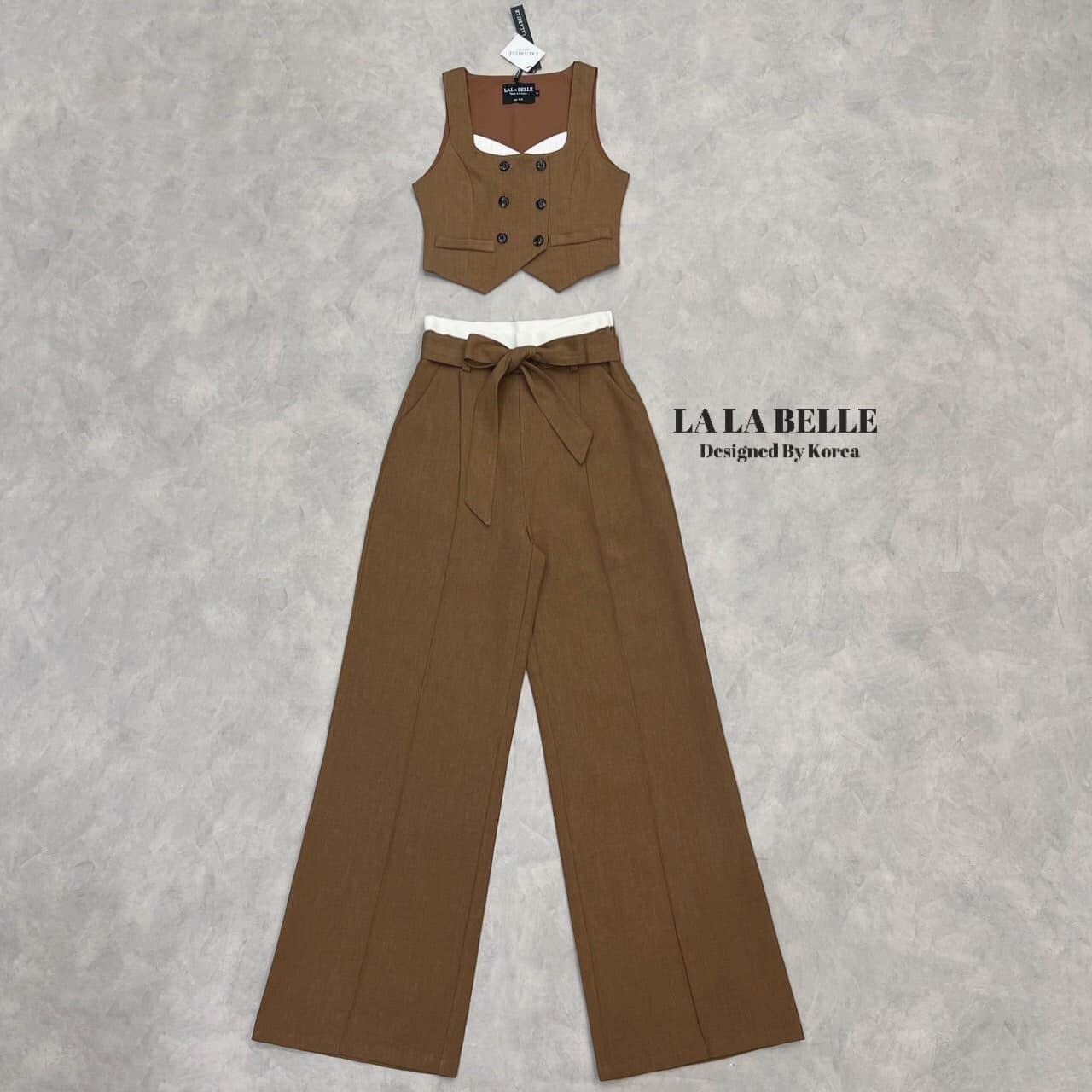 เซต3ชิ้นรุ่นนี้ผ้าดีสุดเสื้อกักรุ่นใหม่แขนกุด กระดุมหน้าใส่คู่กางเกงขายาวทรงสวยตีเกล็ดหน้า ทำให้ดูสูงมีซับในอัดกาวมาพร้อมเชือกผูกโบว์ ใส่สบาย : สินค้าคุณภาพ (พร้อมส่ง)