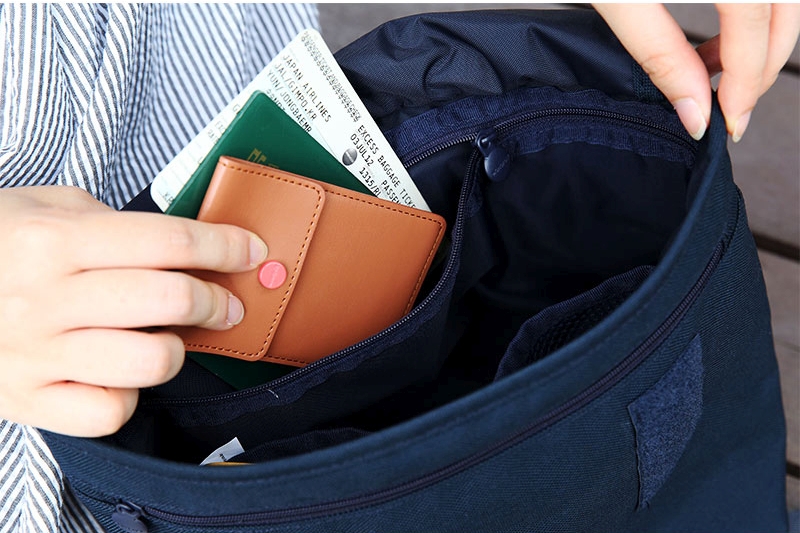 DINIWELL 2 Way MESSENGER BAG เป็นได้ทั้งสะพายข้าง-ไหล่ และสะพายหลัง ขนาดใหญ่ ใส่ได้ทั้งทำงาน ท่องเที่ยว ช่องเยอะ น้ำหนักเบา ผลิตจากไนล่อนคุณภาพสูง กันน้ำ มี 4 สีให้เลือก