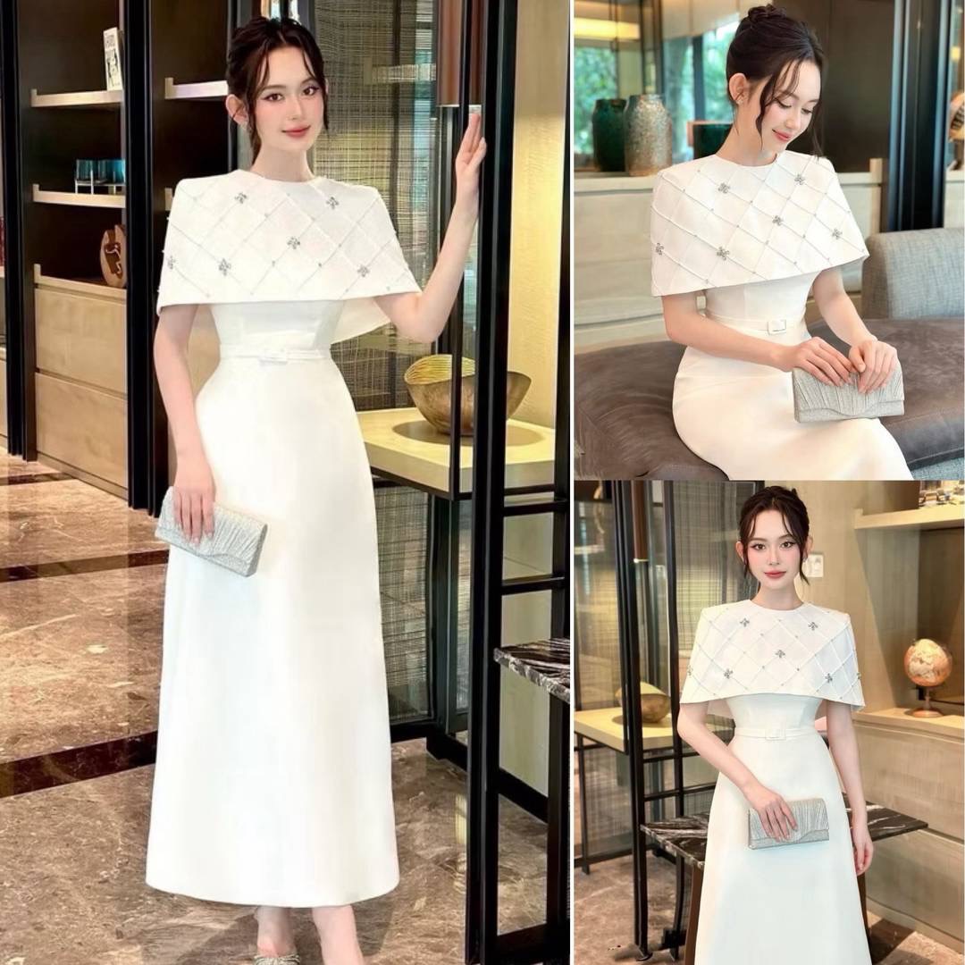 Set 2 ชิ้น Maxi เดรสเดี่ยวสีขาว อกเสริมฟองน้ำ ซิปหลังช่อนอย่างดี อกเอวเข้ารูป ตัวกระโปรงบานออกเล็กน้อย มีชับใน เพิ่มความหรู ดูแพง ด้วยเสื้อคลุมไหล่ ใส่สบาย : สินค้าคุณภาพ (พร้อมส่ง)