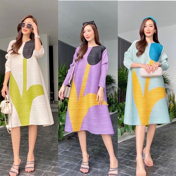 เดรสอัดพลีท งานสวยไฮโซ ทรงคอกลม ชายบาน A Line 😍 พิมพ์ลายดอกทิวลิป สินค้าคุณภาพ (พร้อมส่ง)